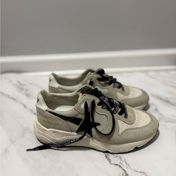 They are like new, US size 6 in men's, run little bigger ,I do not have the box. - Picture 1 of 4